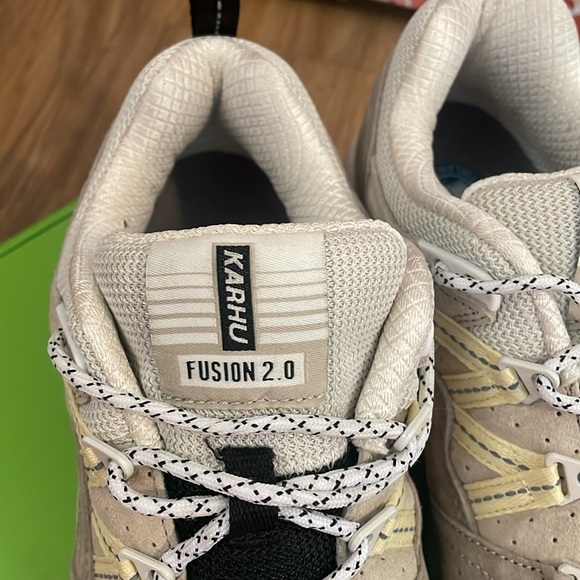 Women’s Karu runners size 9. Worn a few times, a bit big for me. - Picture 6 of 6